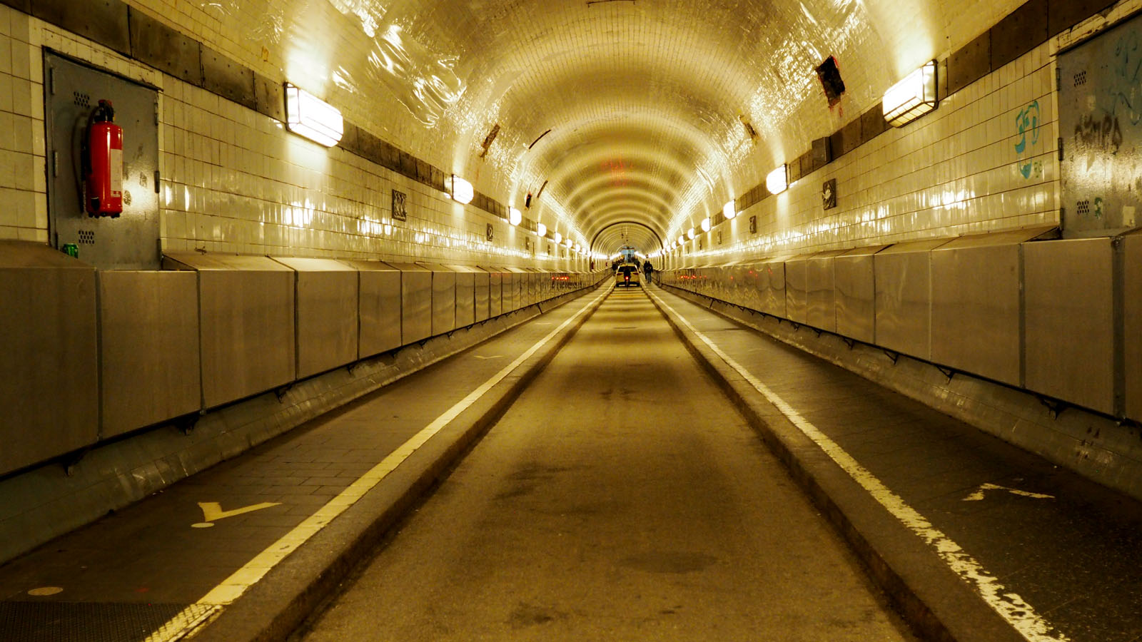 Mehr über den Artikel erfahren Alter Elbtunnel